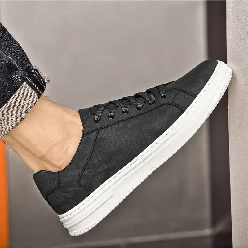 Pavia Geometric Sneakers: Men's casual sneakers with cushioned insole, perfect for stylish everyday wear, walking, and travel.