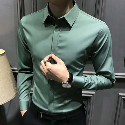 Men's wrinkle-free shirt in green, showcasing a sophisticated style and perfect fit for a confident look.