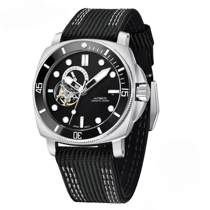 Valenor Automatic – Diver Signature watch with black dial and strap, showcasing precision craftsmanship.