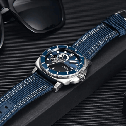 Valenor Automatic – Diver Signature watch in blue with luxury design, featuring precise craftsmanship for professional divers.