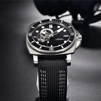 Valenor Automatic – Diver Signature watch with black dial and stainless steel case showcasing luxury design and craftsmanship.
